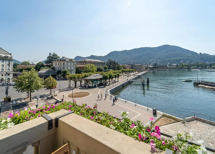 Appartamento Esclusivo Fronte Lago, In Centro A Como Con Garage